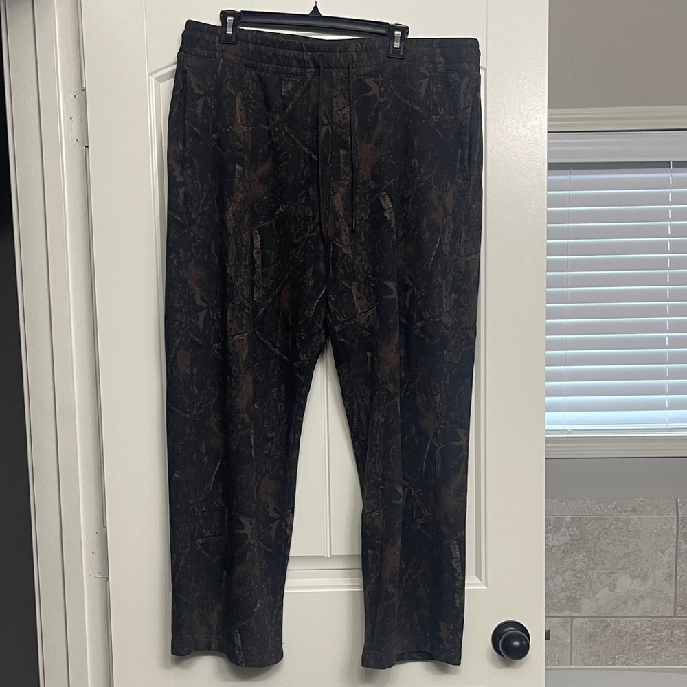 Aeropostale Men's Dark Brown Camouflage Joggers